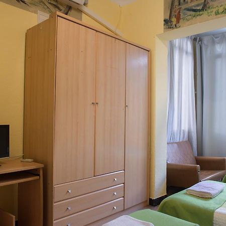 Hostel Turistic Castell Barcelona Exterior photo