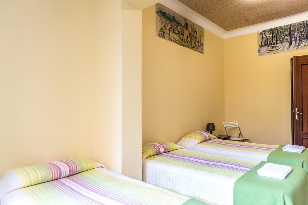 Hostel Turistic Castell Barcelona Exterior photo