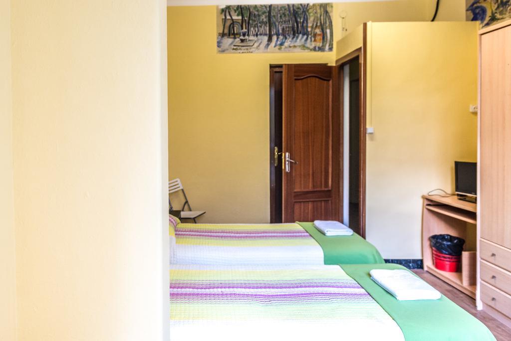 Hostel Turistic Castell Barcelona Exterior photo