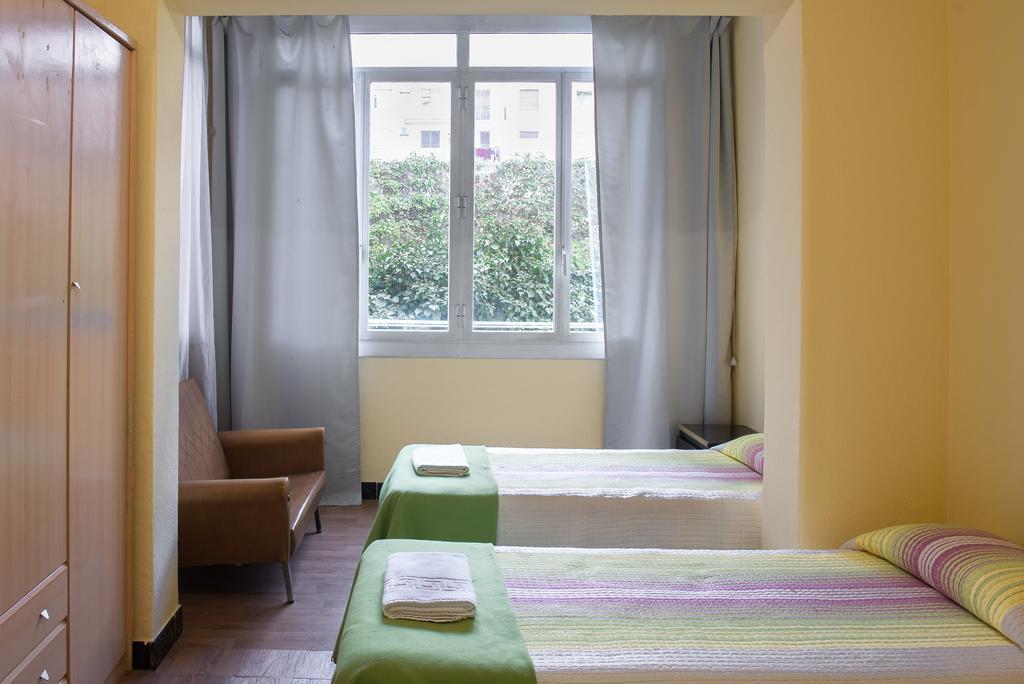 Hostel Turistic Castell Barcelona Exterior photo