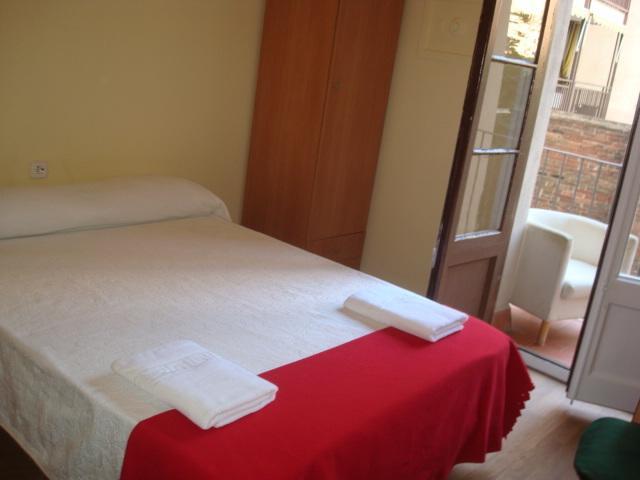 Hostel Turistic Castell Barcelona Exterior photo